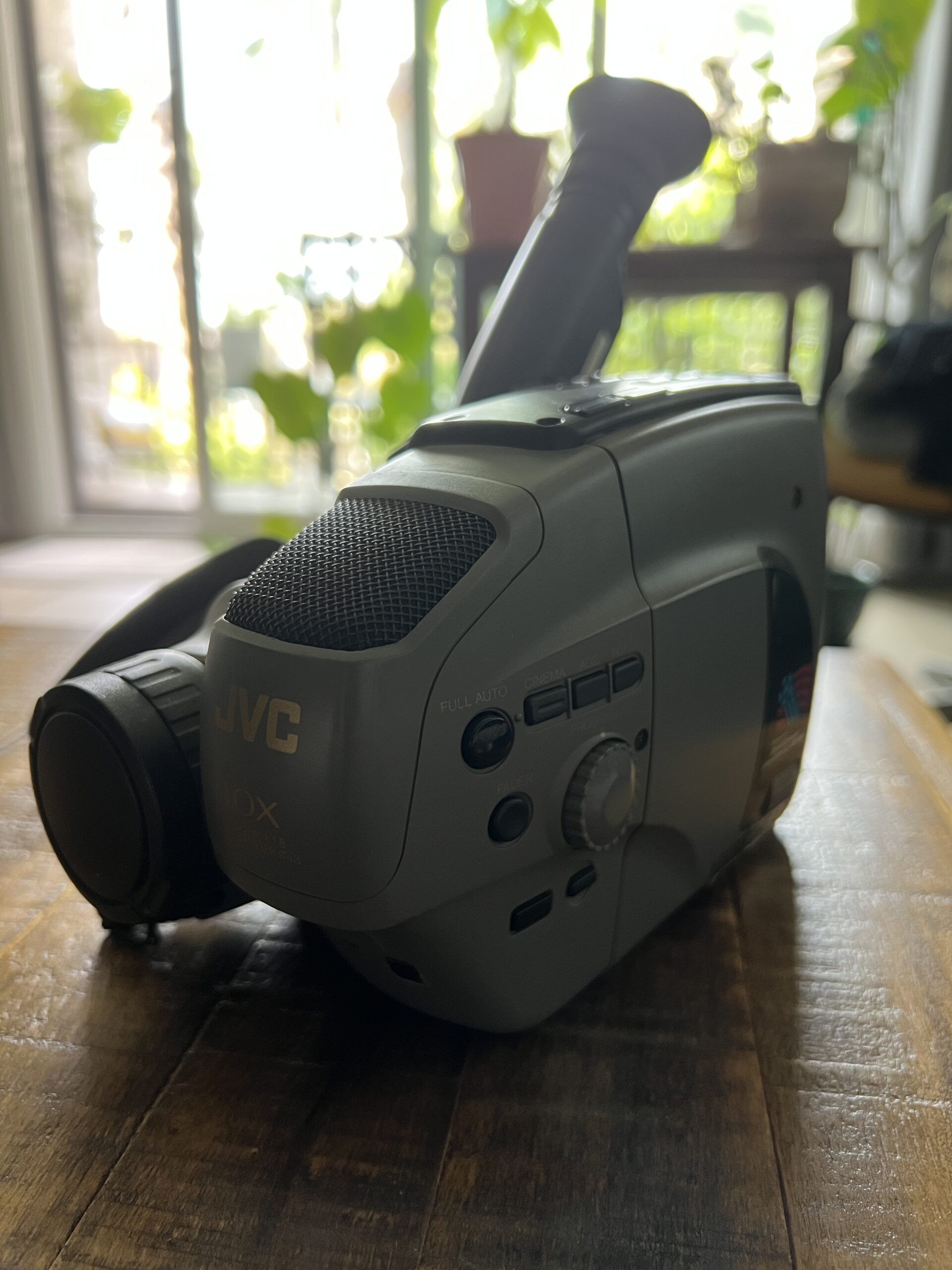 JVC GR-AX25U Camcorder